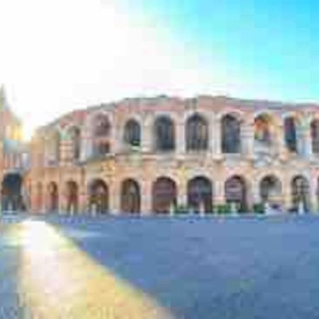 Graziosa Mansarda Centro Verona Buitenkant foto