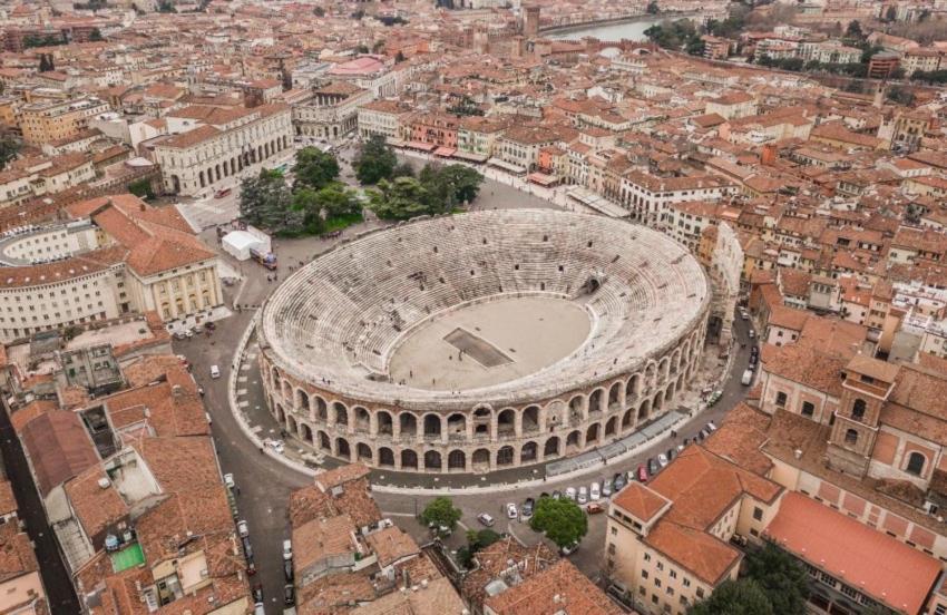 Graziosa Mansarda Centro Verona Buitenkant foto
